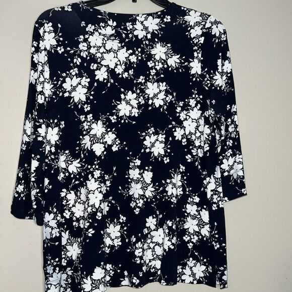 J Jill Wearever Collection Floral Top - Picture 8 of 8